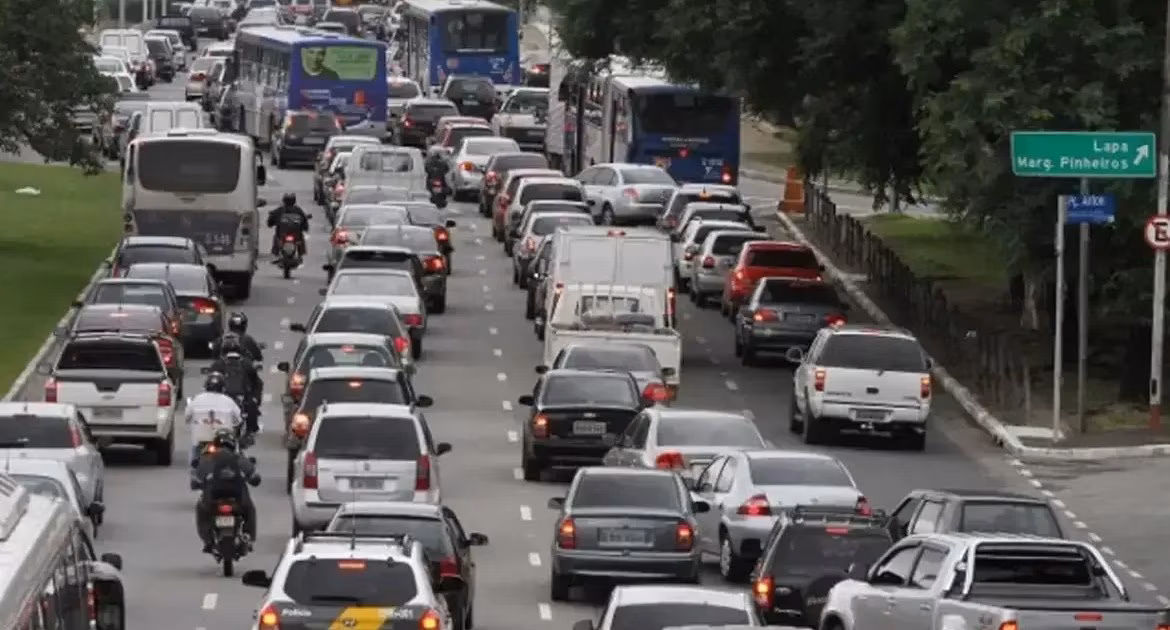 Rodovias e terminais de SP devem ter alto fluxo no feriado