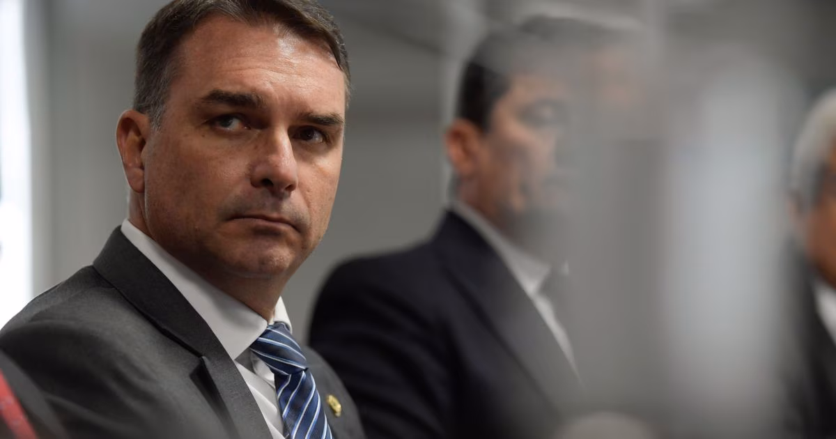Nunes Marques vê “indício de ilegalidade” em fala de Flávio sobre urnas