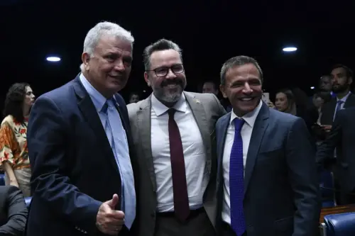 Dois senadores do Acre declaram voto pelo fim da escala 6×1 e um decide não se antecipar