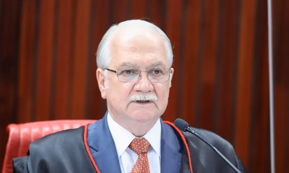 STF: Fachin convoca plenário para decidir futuro de apuração sobre Moraes