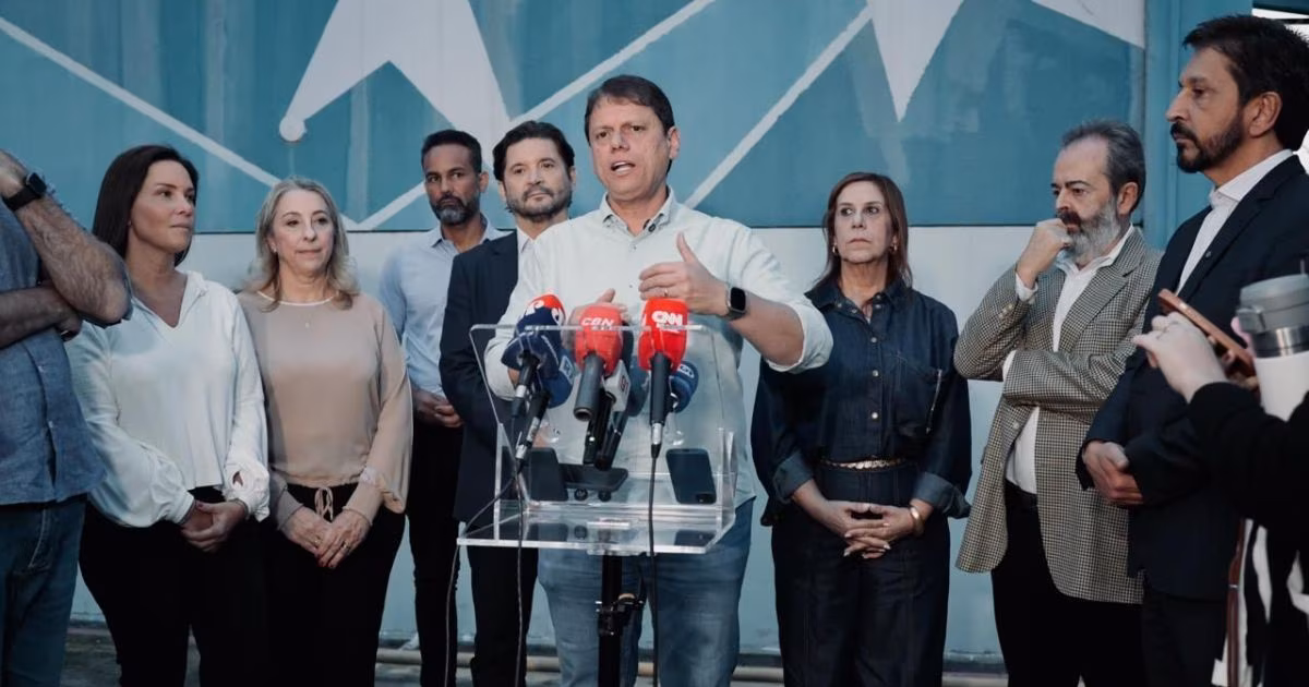 Tarcísio vê motivação eleitoral em reajuste do Bolsa Família