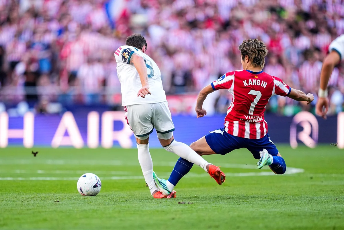 Fede Valverde tem lesão no tornozelo confirmada após falta polêmica no Dérbi de Madrid