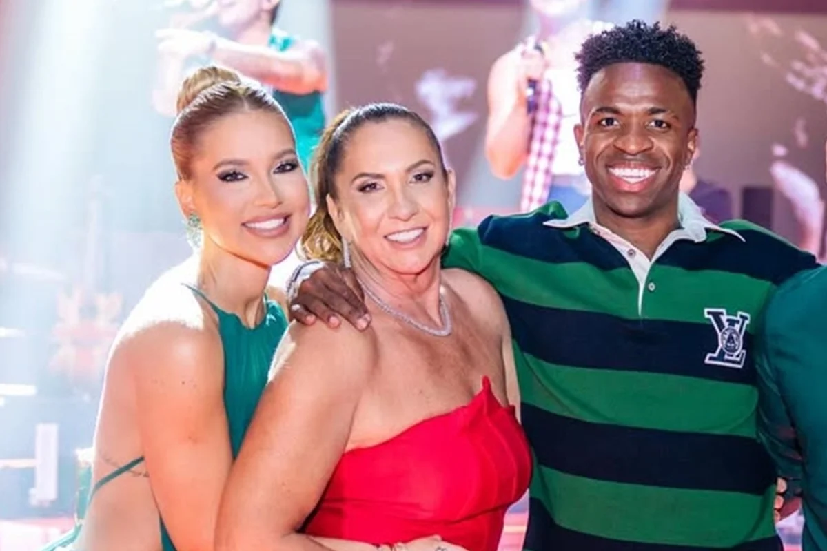 Mãe de Virginia para de seguir amigos da filha e parente de Vinicius Jr