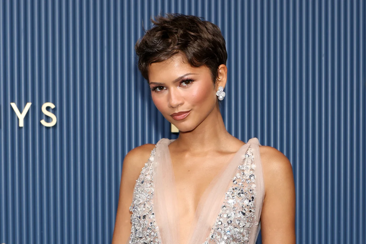 Zendaya aposta no corte pixie para o Emmy 2026; veja e inspire-se no visual